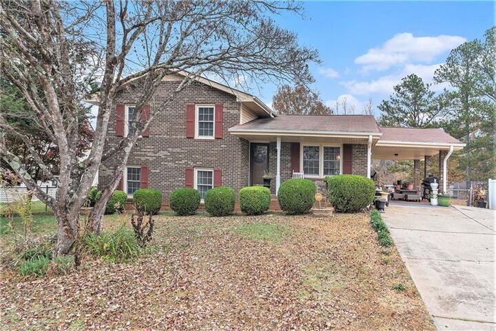 Property Photo: 1913 Amberwood Court GA 30223