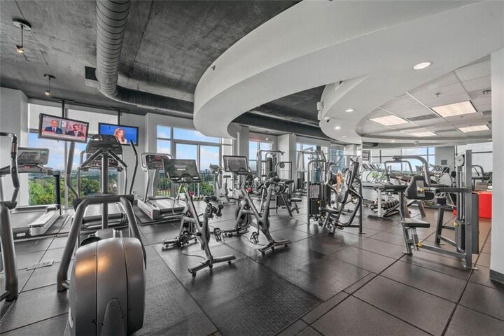 Property Photo: 250 Pharr Road NE 1814 GA 30305