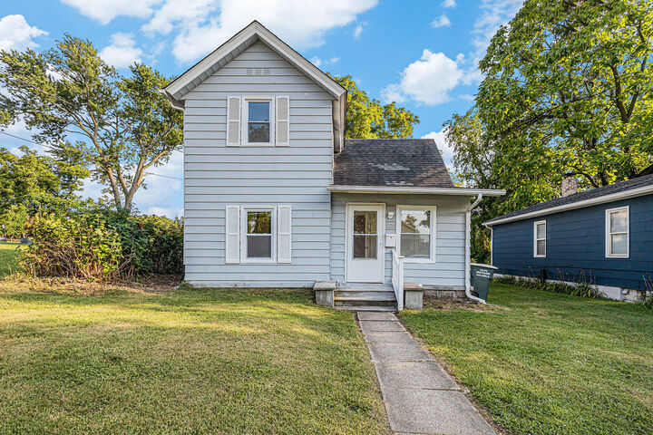 820 Brown Street  Valparaiso IN 46383 photo