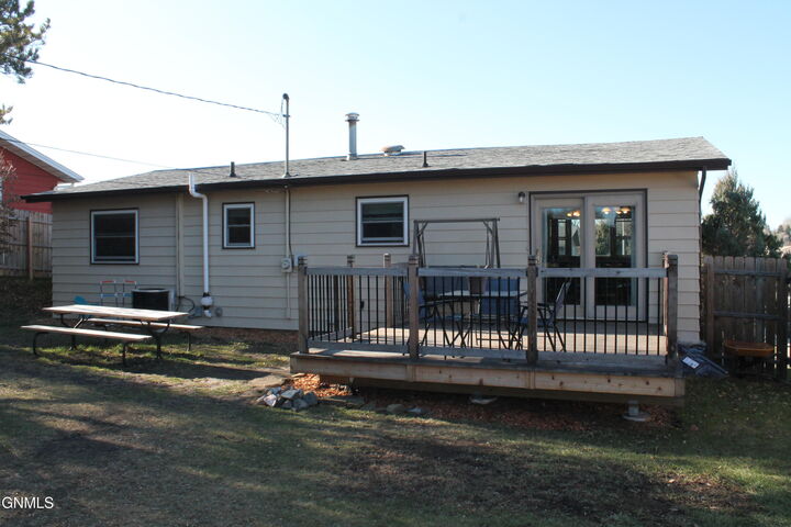 Property Photo:  606 5th Avenue NW  ND 58554 