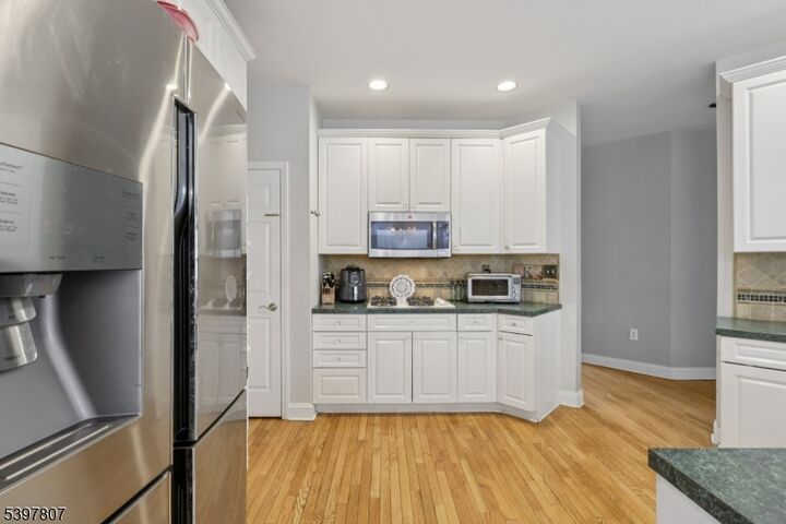 Property Photo:  6 Sherry Ct  NJ 07470 