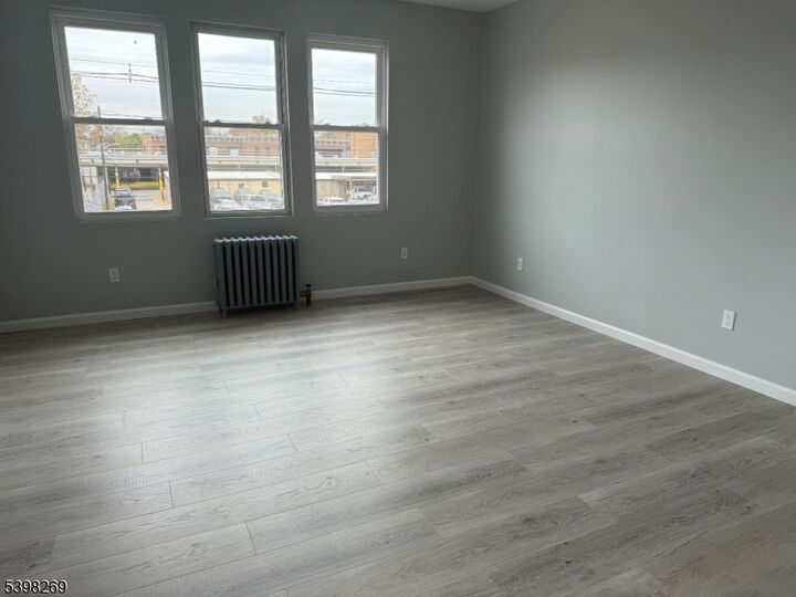 Property Photo:  918 Pennington St 2L  NJ 07202 
