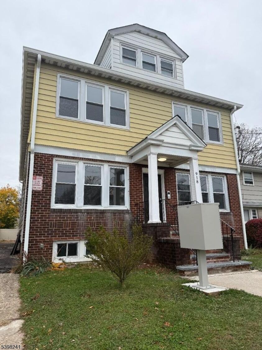 Property Photo:  918 Pennington St 1L  NJ 07202 
