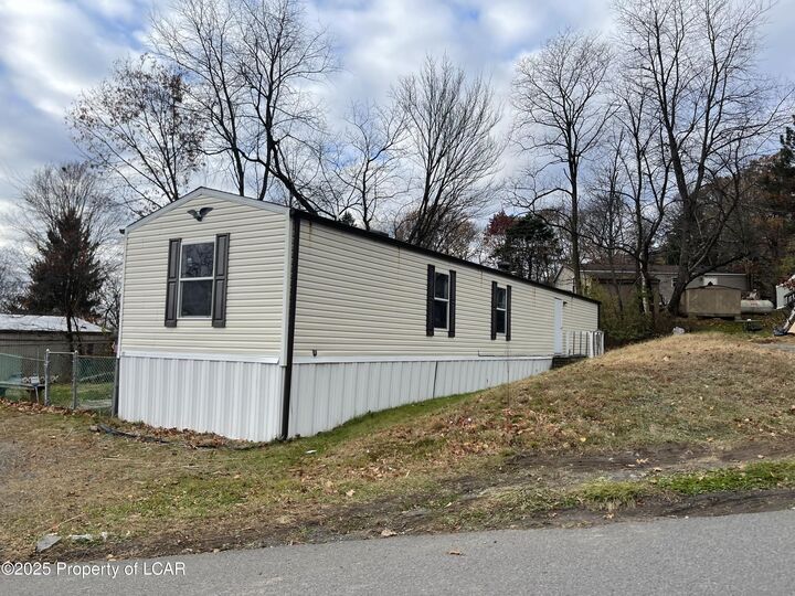Property Photo:  17 Mount Lookout Park  PA 18643 