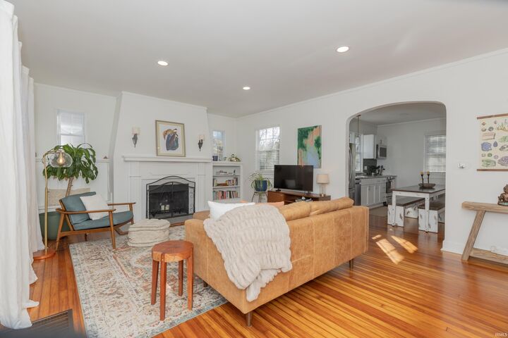 Property Photo: 2157 E Mulberry Street IN 47714