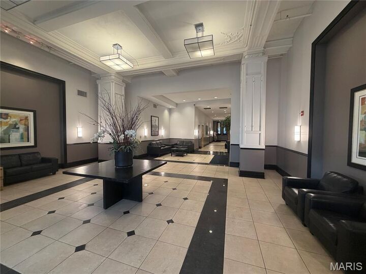 Property Photo:  1501 Locust Street 201  MO 63103 