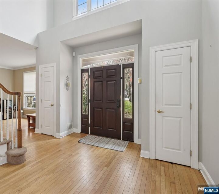 Property Photo:  6 Sherry Court  NJ 07470 