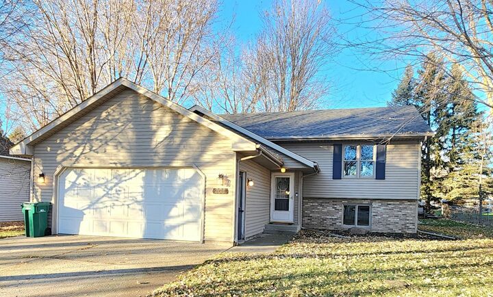 Property Photo:  208 Holly Lane  MN 56048 