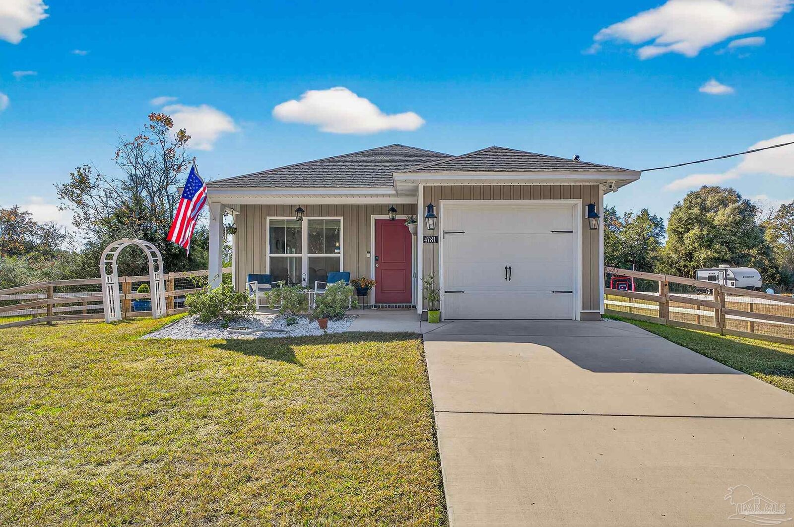 Property Photo: 4781 Christopher Ln FL 32583