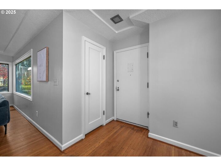 Property Photo:  5226 NE 35th Pl  OR 97211 