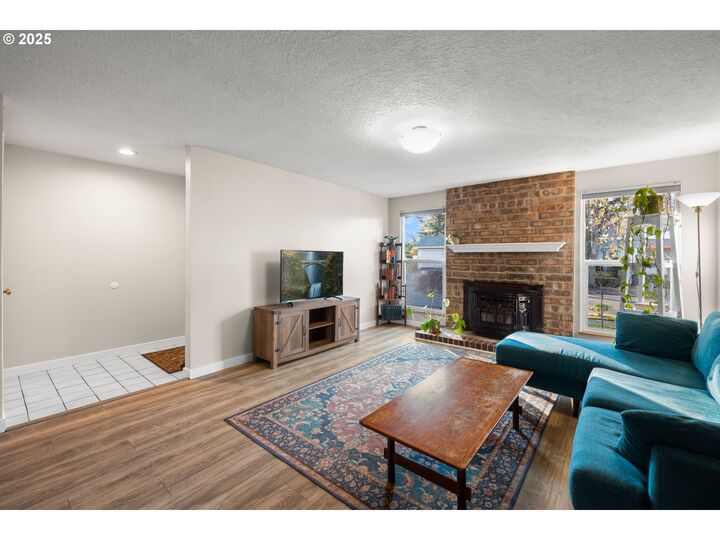 Property Photo:  2511 SW 23rd Cir  OR 97060 