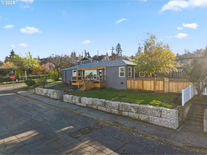 Property Photo:  602 W 13th St  OR 97058 