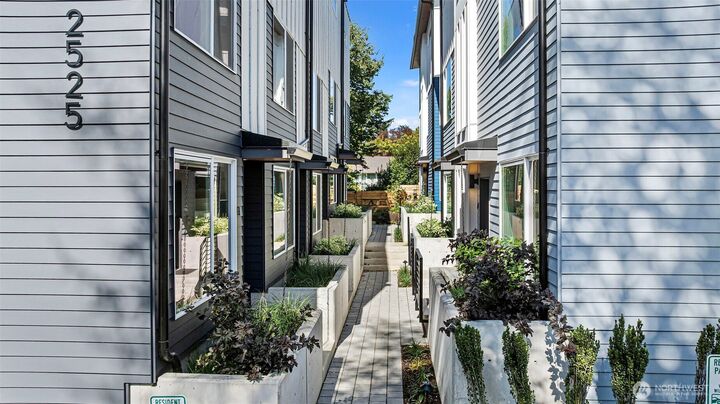 2527  29th Avenue S C  Seattle WA 98144 photo