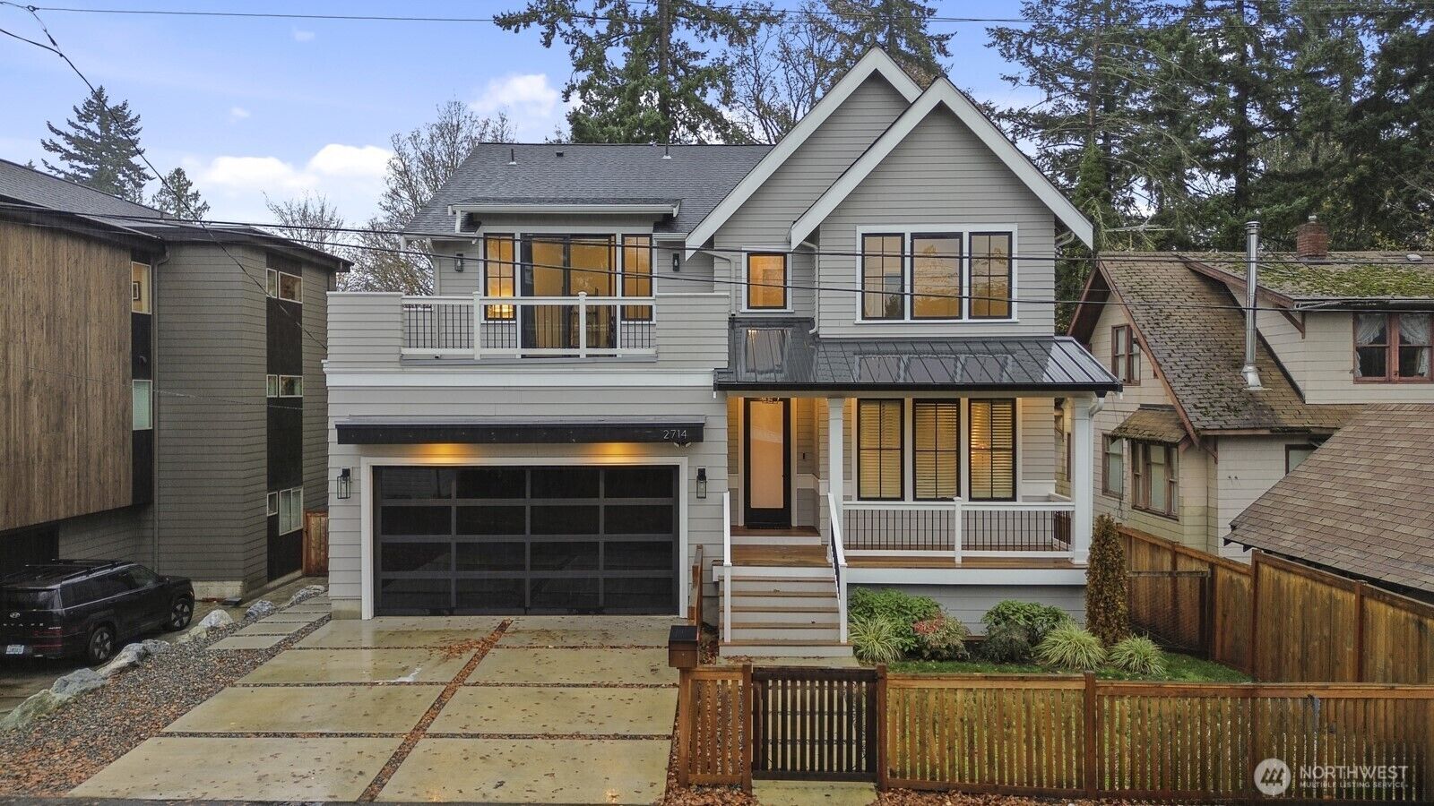 Property Photo:  2714  Fairmount Avenue SW  WA 98116 