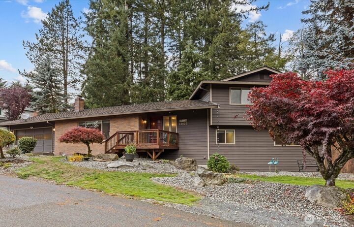 Property Photo:  13922  Manor Way  WA 98087 