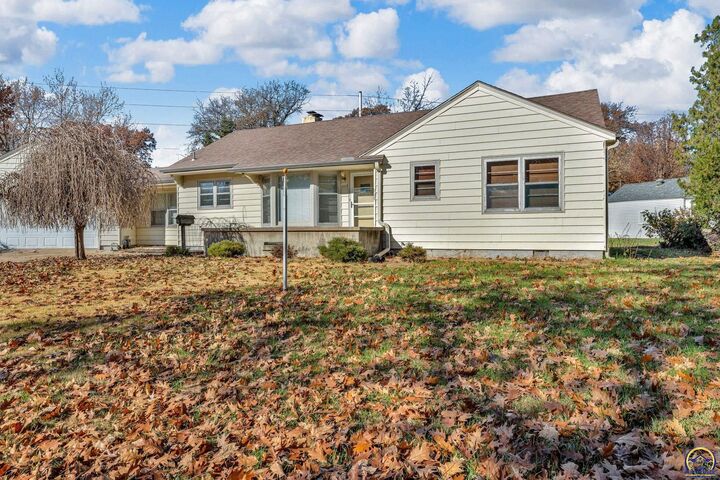 Property Photo:  1115 SW Billard Ave  KS 66604 