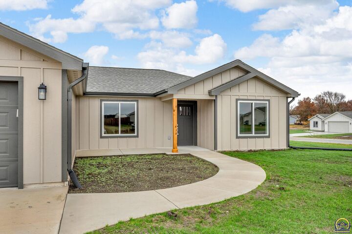 Property Photo: 304 Clay Ave KS 66414