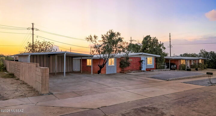 Property Photo: 3916 E Dover Stravenue AZ 85706