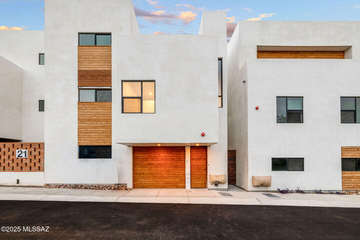 25 W Lalo Way  Tucson AZ 85701 photo