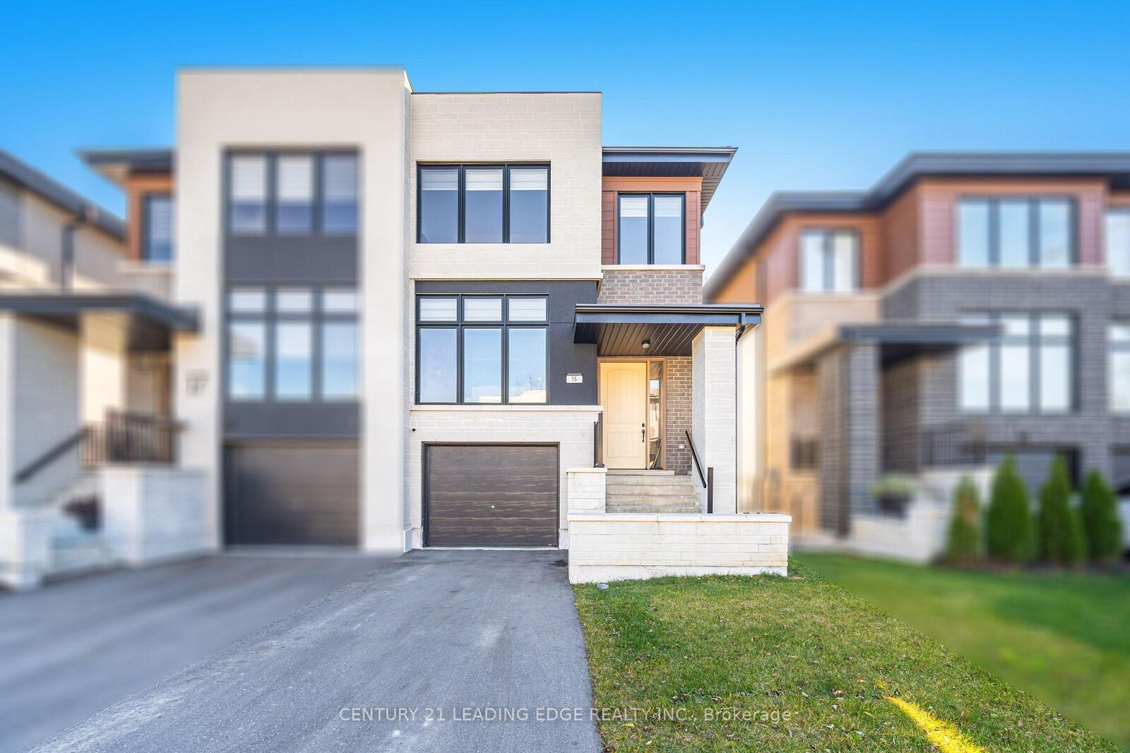 Photo de la propriété: 15 Direzze Court ON L4C 5T8