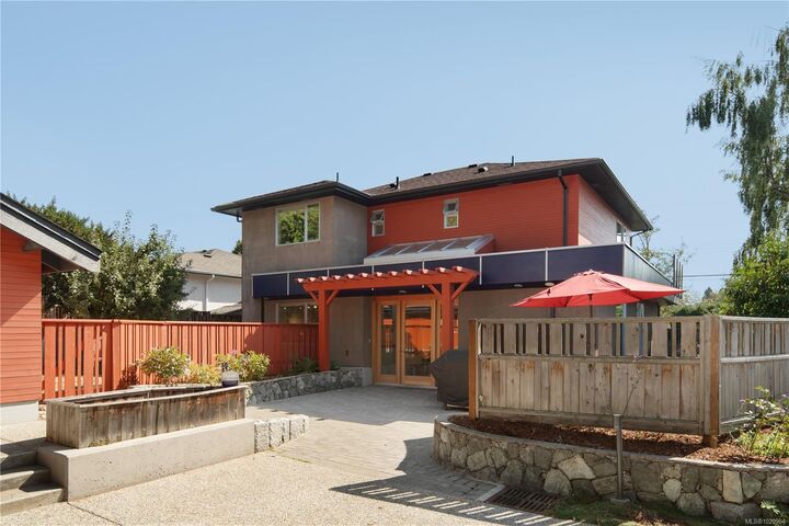 Property Photo:  1530 Brooke St  BC V8S 1M7 