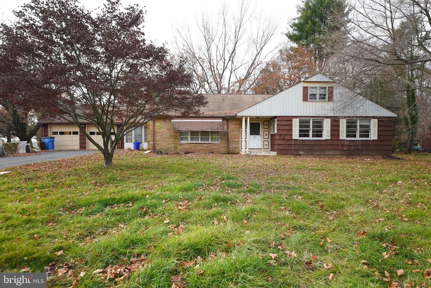 Property Photo:  1 Sunnyside Lane  PA 19067 