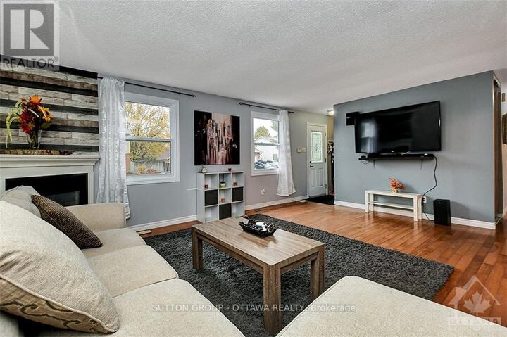 Property Photo:  20 Dundegan Drive  ON K2L 1P8 