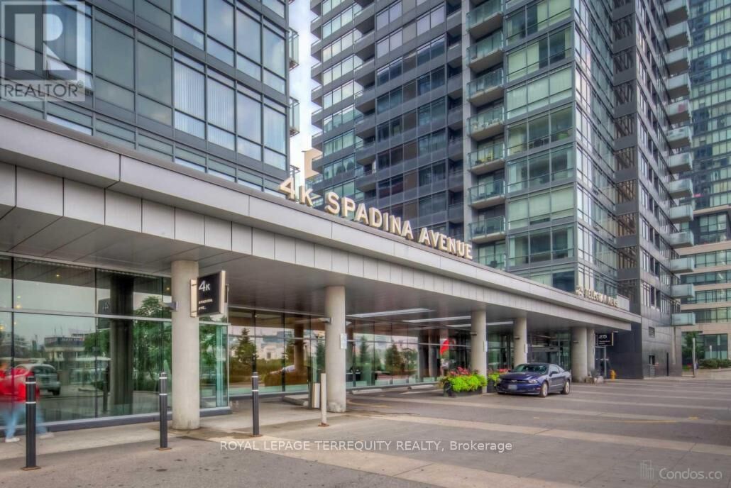 Property Photo:  4K Spadina Avenue 1718  ON M5V 3Y9 