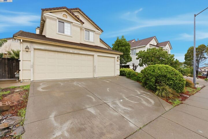 Property Photo:  2337 Woodhill Dr  CA 94565 
