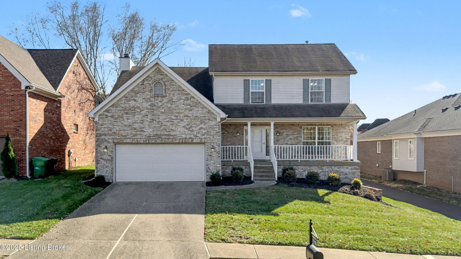 Property Photo: 10906 Lake Vista Ct KY 40241