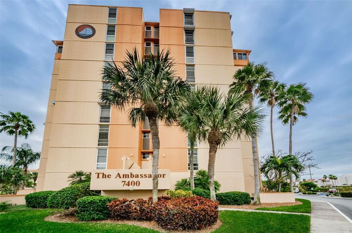 Property Photo:  7400 Sun Island Drive S 806  FL 33707 