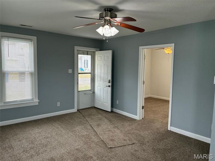 Property Photo:  818 E Washington Avenue  IL 62246 