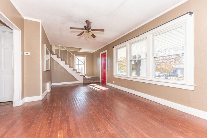 Property Photo: 525 2nd Avenue MI 48197