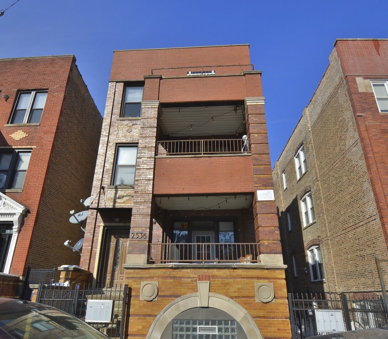 Property Photo: 2536 W Augusta Boulevard 1F IL 60622