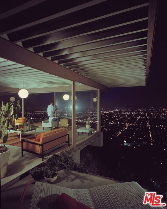 1635 Woods Drive  West Hollywood CA 90069 photo