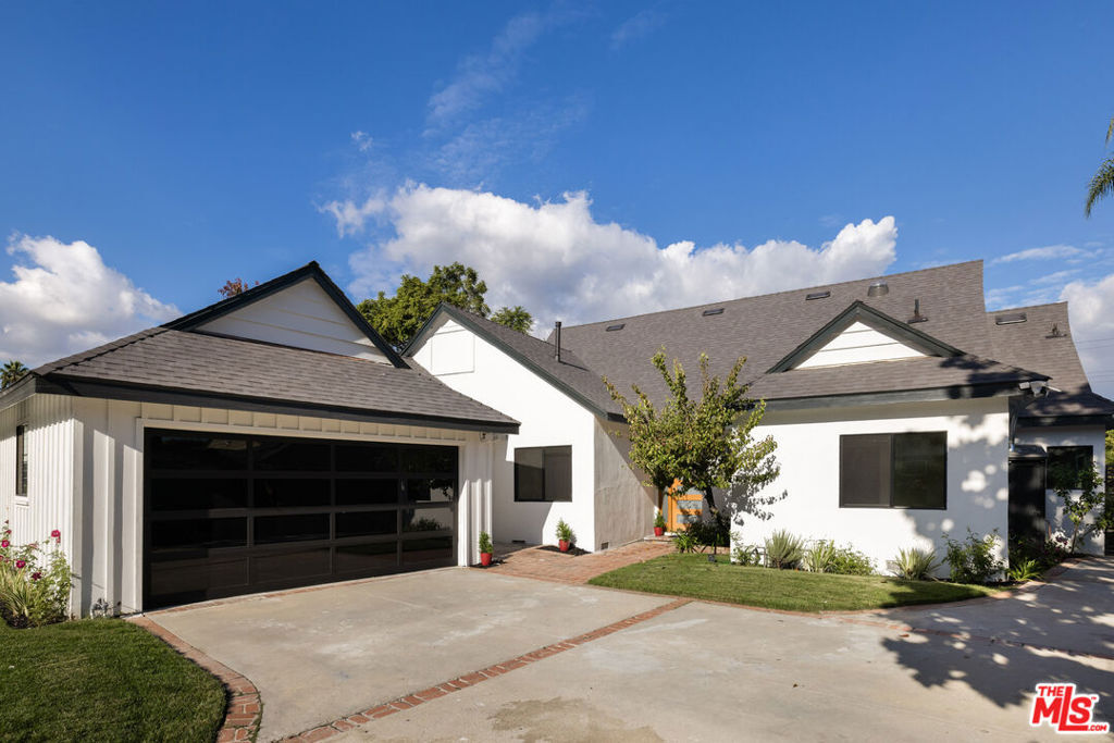 Property Photo: 3744 Vineland Avenue CA 91604