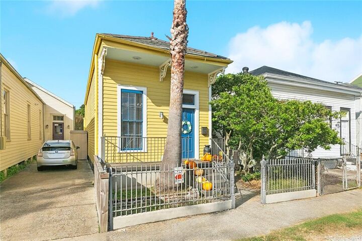 Property Photo:  3313 Chippewa Street  LA 70115 