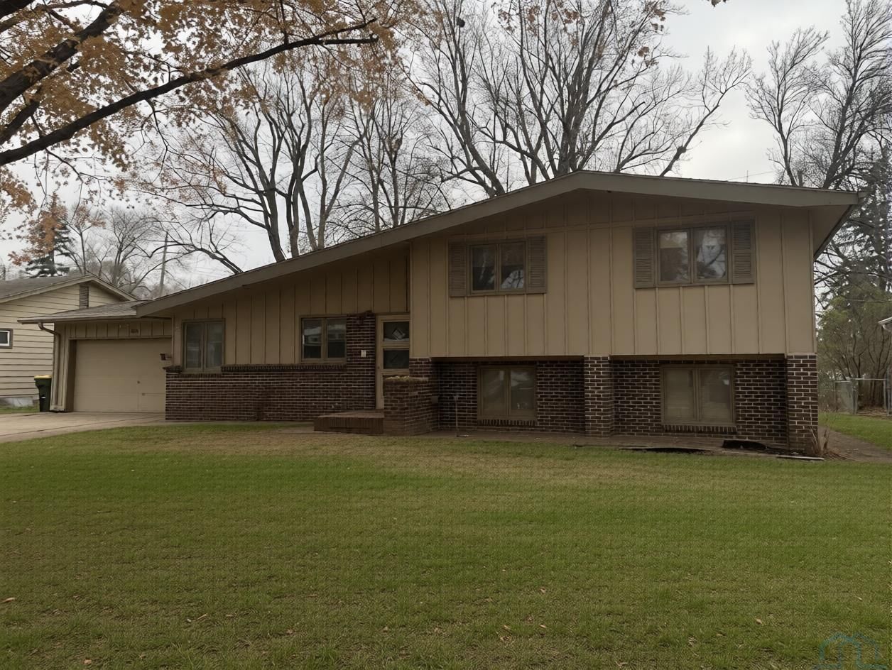 Property Photo:  408 Hampden Ct  IA 51104 