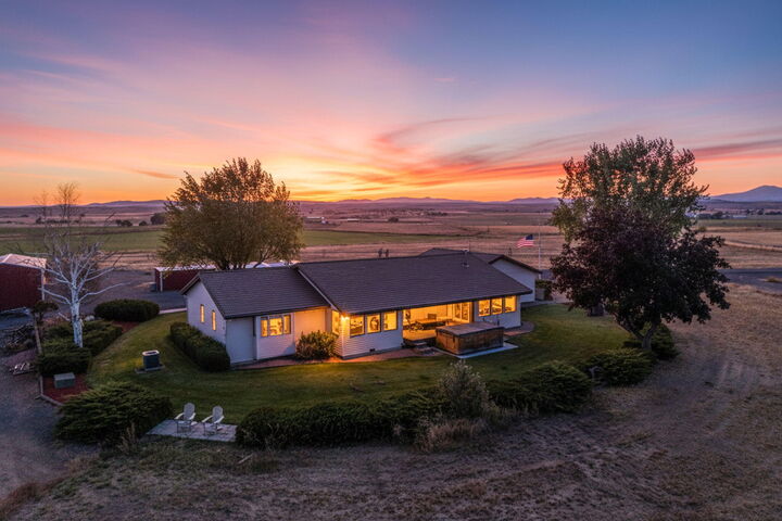 Property Photo:  2748 SW Highland Lane  OR 97734 