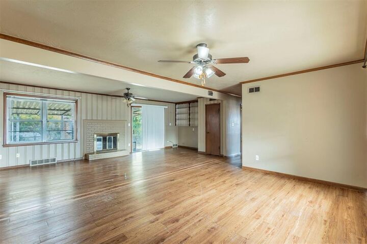 Property Photo: 325 Tullahoma Drive OK 73034