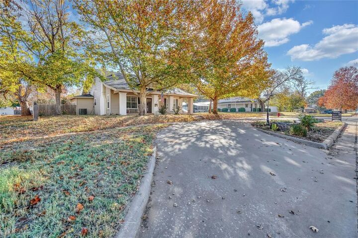 Property Photo:  704 N Pennsylvania Avenue  OK 73554 