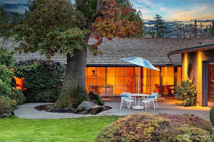 Property Photo: 7503 Fairway Drive NE WA 98115