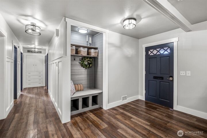 Property Photo:  608  H Street SE  WA 98848 