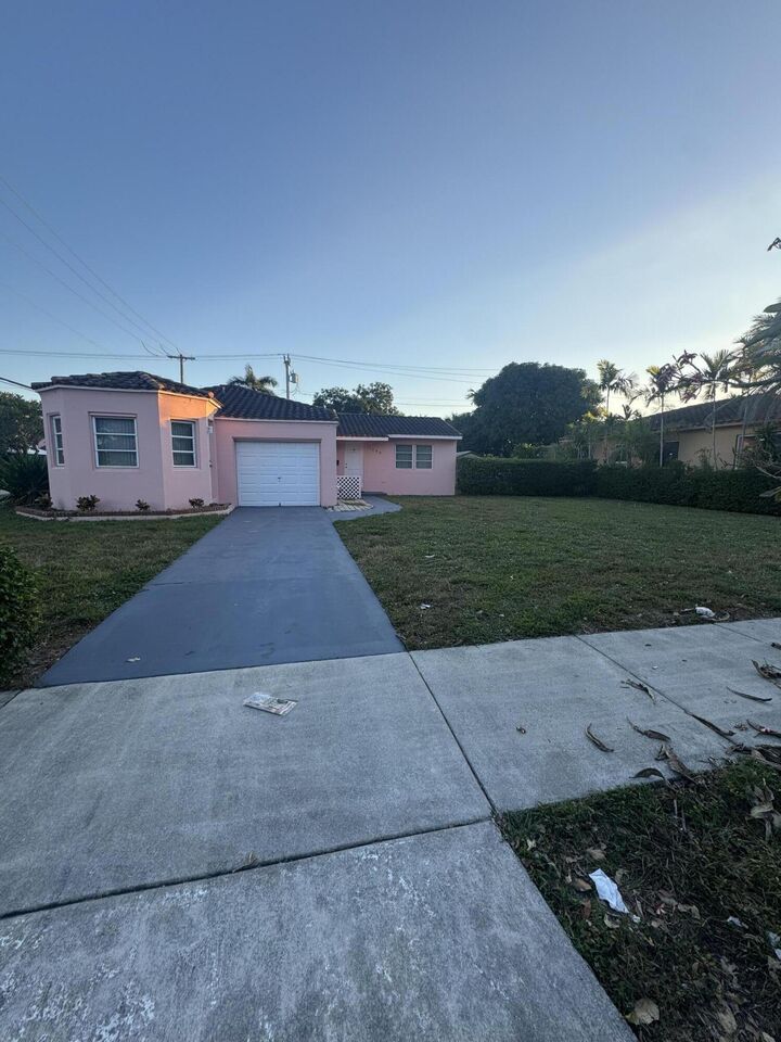 Property Photo:  1600 Van Buren Street  FL 33020 