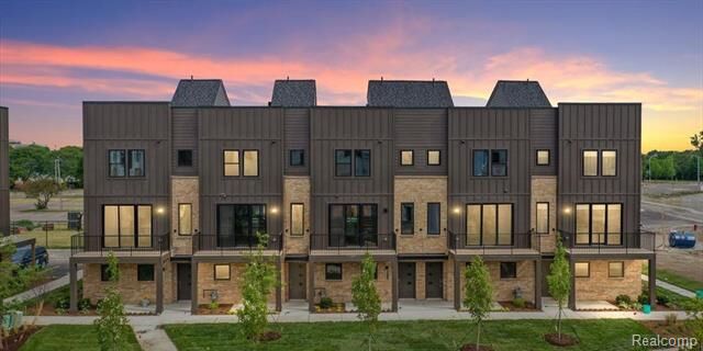 Property Photo:  1056 Hampton Circle 75  MI 48207 