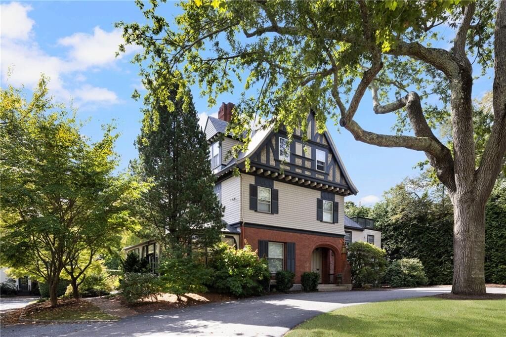 Property Photo:  107 Old Beach Road 2  RI 02840 