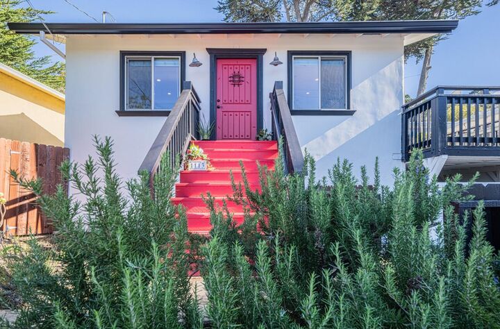 1113 Presidio Boulevard  Pacific Grove CA 93950 photo