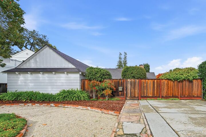 Property Photo:  20 Kent Place  CA 94301 