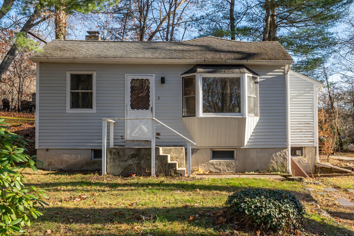 Property Photo: 3 Jamaica Road CT 06413