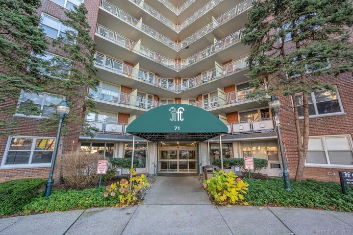 Property Photo:  71 Strawberry Hill Avenue Apt 118  CT 06902 